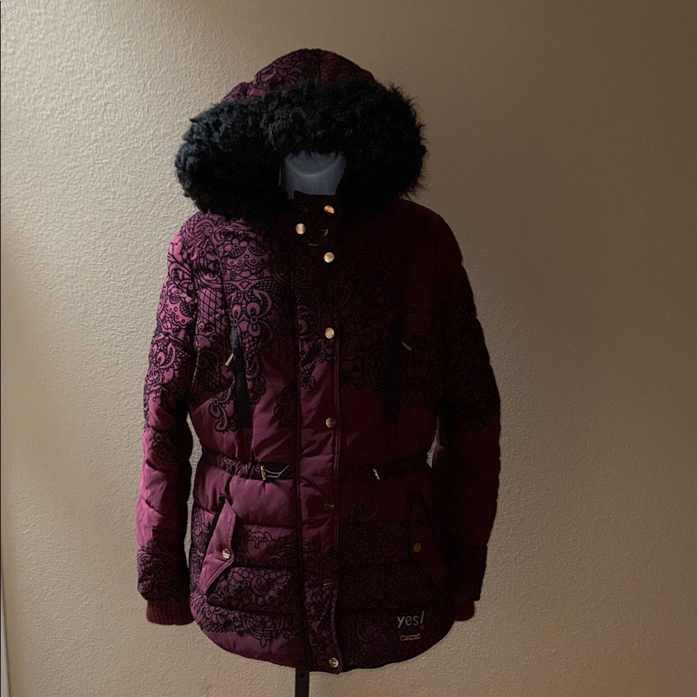Desigual Yes! Maroon Embossed Print Puffer Jacket Black Fur Hood Women’s EU 42